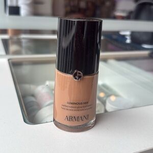Armani Luminous Silk Foundation 8.25